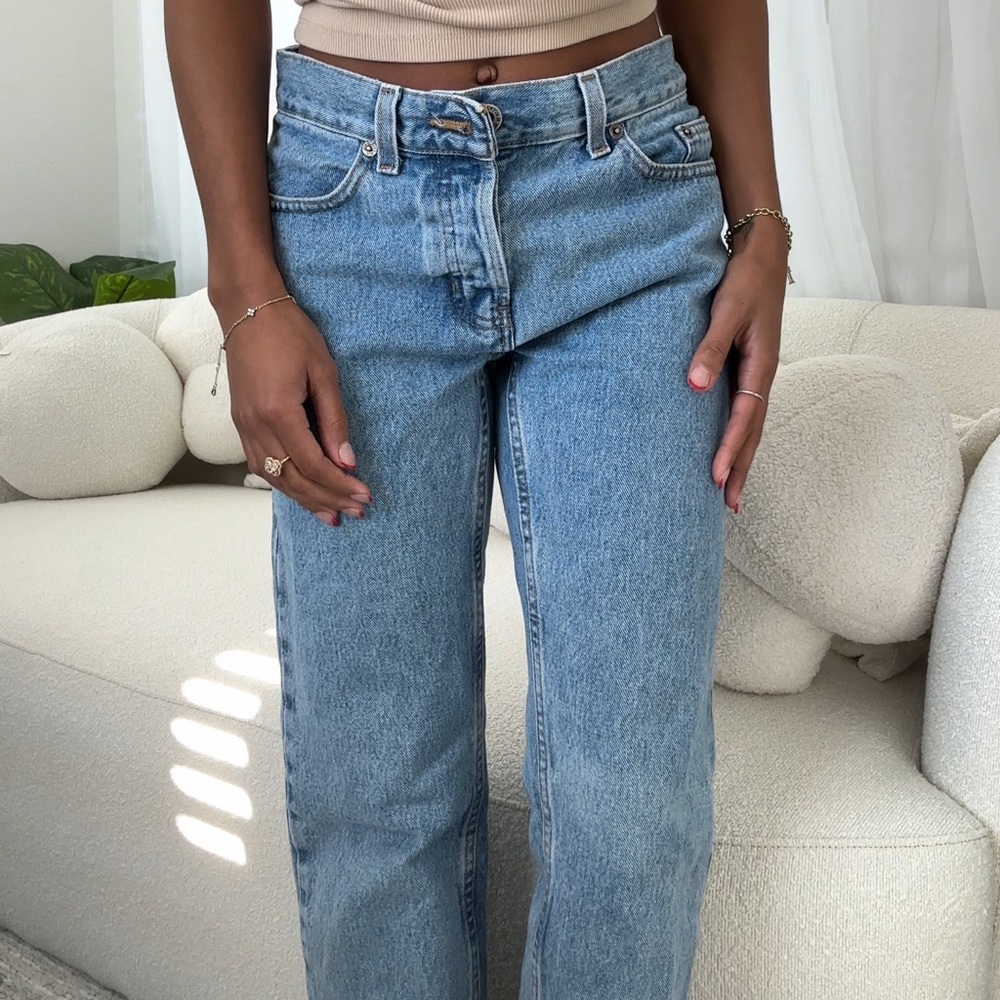 Girlfriend jeans *loose fitting* mid-waist